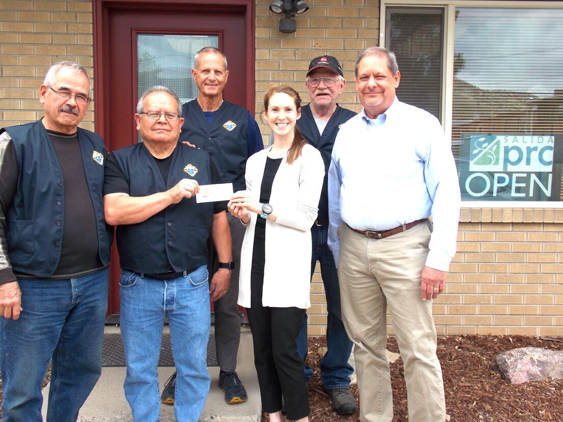 Pregnancy Resource Center receives $500 from Knights of Columbus